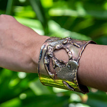 Cargar imagen en el visor de la galería, BRAZALETE DE BRONCE CON TEXTURA