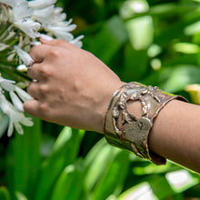 Cargar imagen en el visor de la galería, BRAZALETE DE BRONCE CON TEXTURA