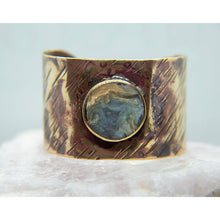 Cargar imagen en el visor de la galería, BRAZALETE DE BRONCE Y ÓPALO ANDINO