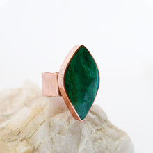 Cargar imagen en el visor de la galería, ANILLO DE COBRE Y MALAQUITA

