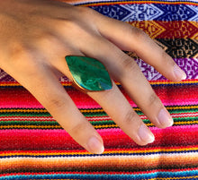Cargar imagen en el visor de la galería, ANILLO DE COBRE Y MALAQUITA
