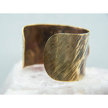 Cargar imagen en el visor de la galería, BRAZALETE DE BRONCE Y ÓPALO ANDINO
