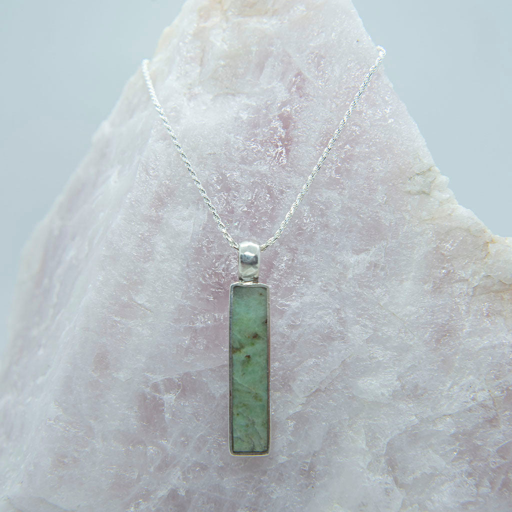 COLGANTE DE PLATA CON CRISOPRASA Y NÁCAR