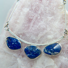 Cargar imagen en el visor de la galería, COLLAR DE PLATA REVERSIBLE PIEDRA CRUZ Y LAPISLÁZULI
