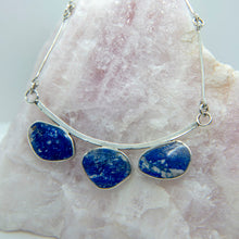 Cargar imagen en el visor de la galería, COLLAR DE PLATA REVERSIBLE PIEDRA CRUZ Y LAPISLÁZULI
