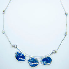 Cargar imagen en el visor de la galería, COLLAR DE PLATA REVERSIBLE PIEDRA CRUZ Y LAPISLÁZULI

