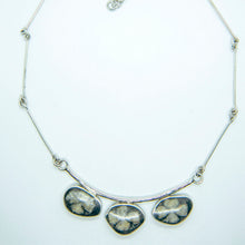 Cargar imagen en el visor de la galería, COLLAR DE PLATA REVERSIBLE PIEDRA CRUZ Y LAPISLÁZULI
