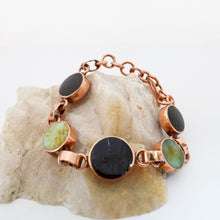 Cargar imagen en el visor de la galería, PULSERA REVERSIBLE DE COBRE ONIX, CRISOPRASA Y LAPISLÁZULI
