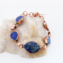 Cargar imagen en el visor de la galería, PULSERA REVERSIBLE DE COBRE CON PIEDRA CRUZ Y LAPISLÁZULI
