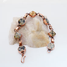 Cargar imagen en el visor de la galería, PULSERA REVERSIBLE DE COBRE CON PIEDRA CRUZ Y LAPISLAZULI
