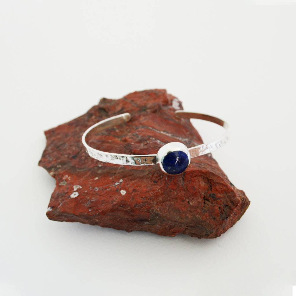 PULSERA ESCLAVA DE PLATA CON LAPISLÁZULI
