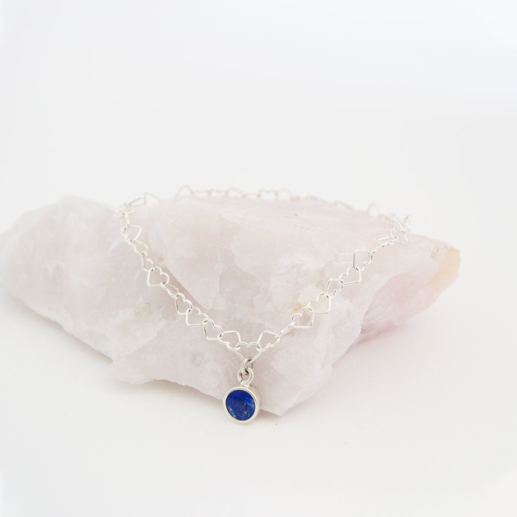 PULSERA DE CORAZONES DE PLATA Y LAPISLÁZULI